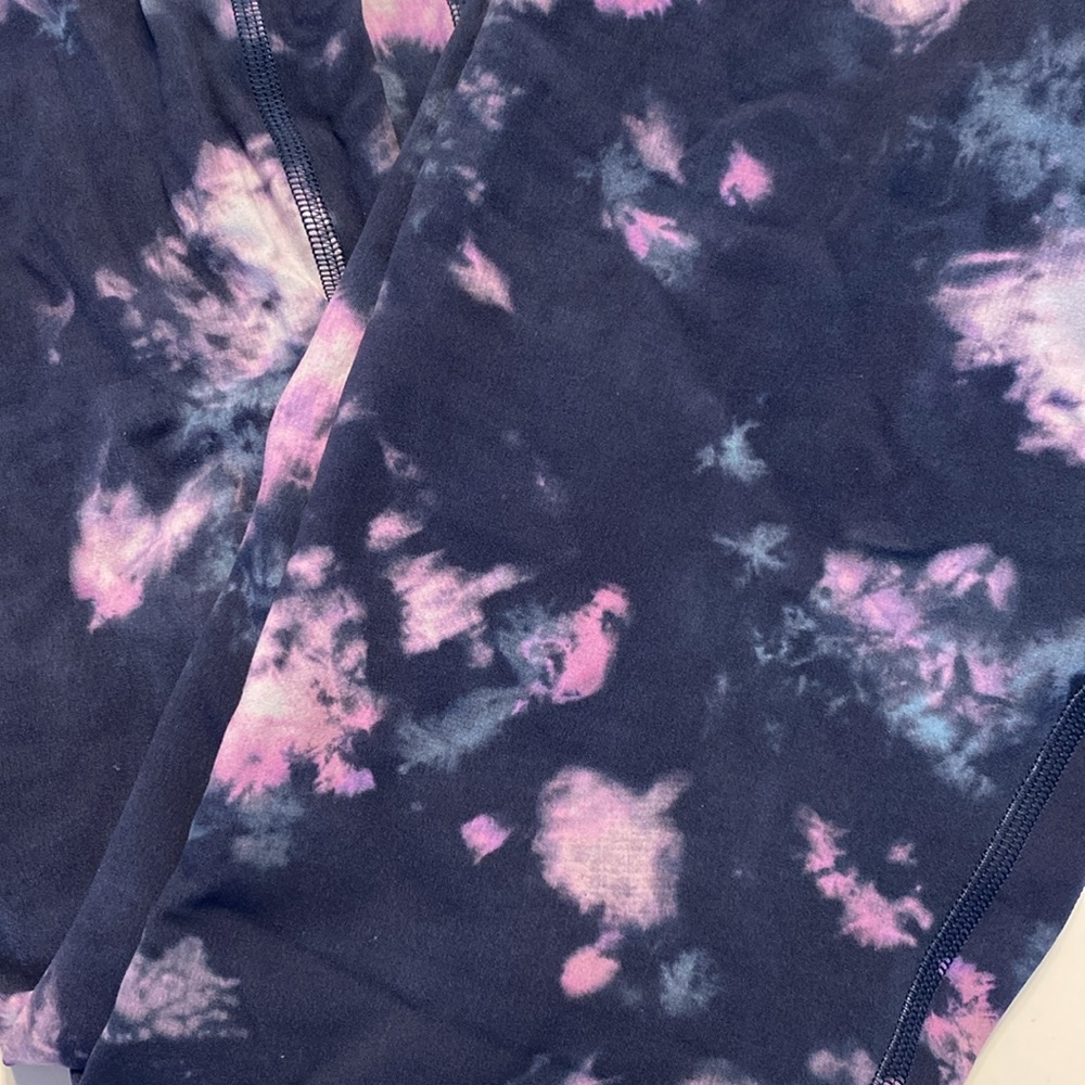 NWT LULULEMON Aligns. - Picture 3 of 5